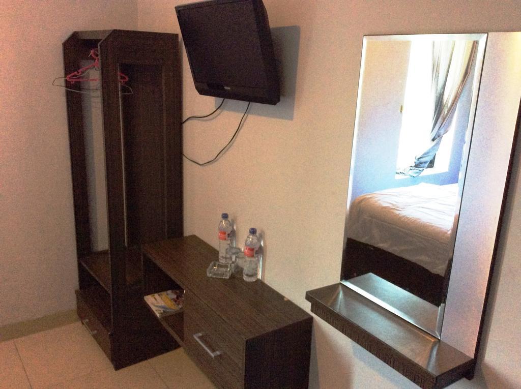 Hotel Diamond Makassar Eksteriør bilde
